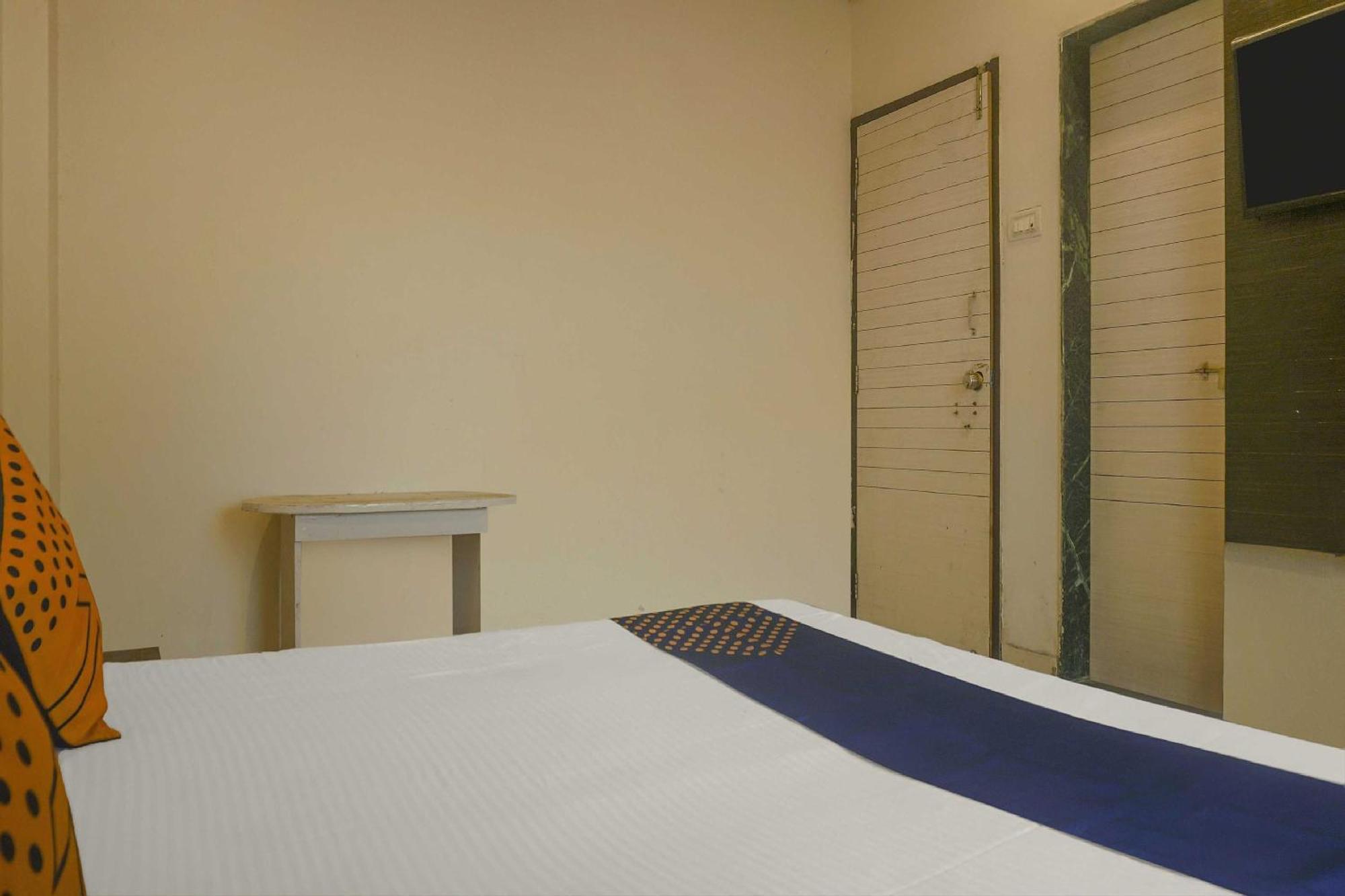 Hotel O Peacock Lodging Kharakvasla Екстериор снимка