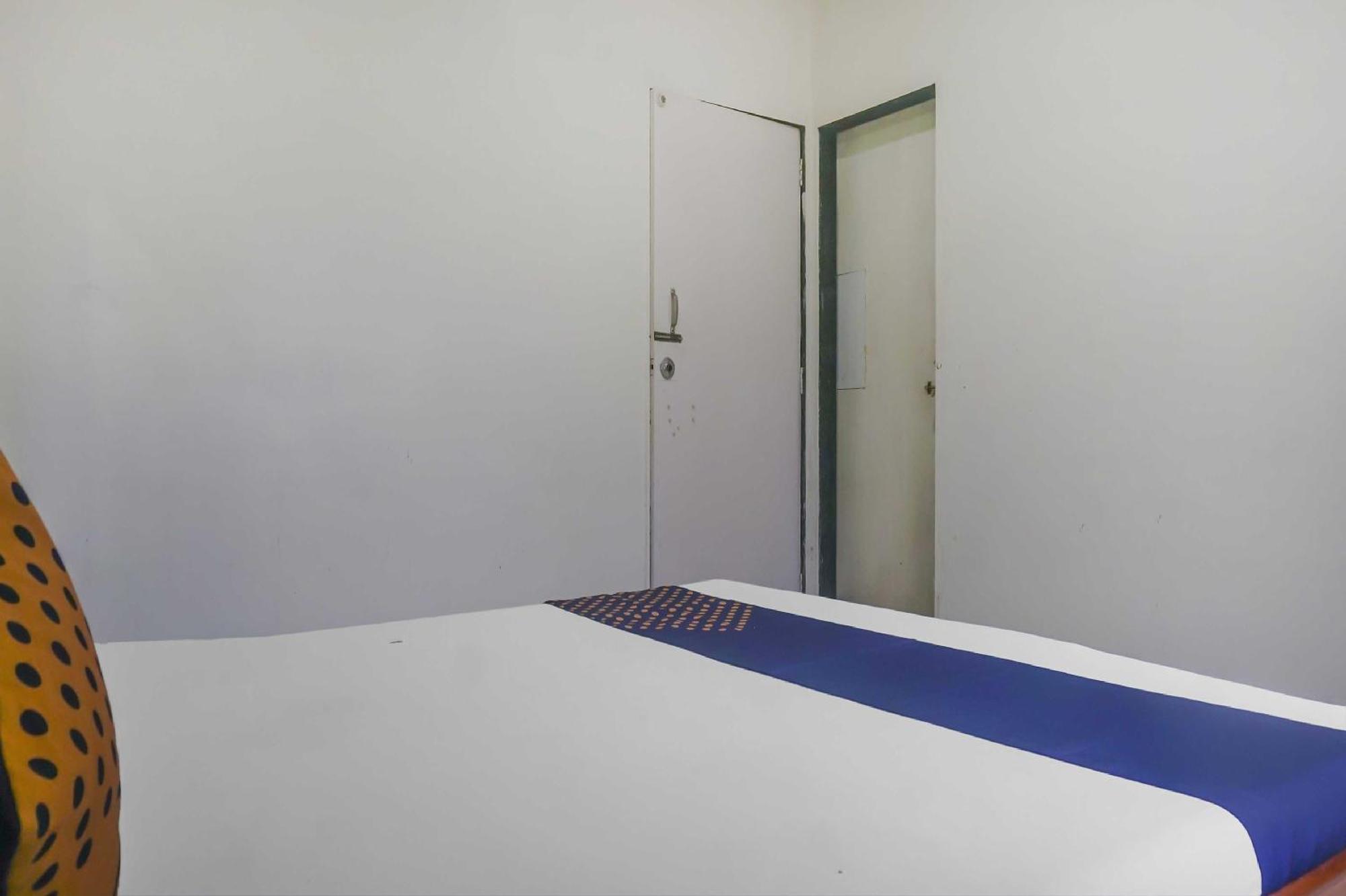 Hotel O Peacock Lodging Kharakvasla Екстериор снимка