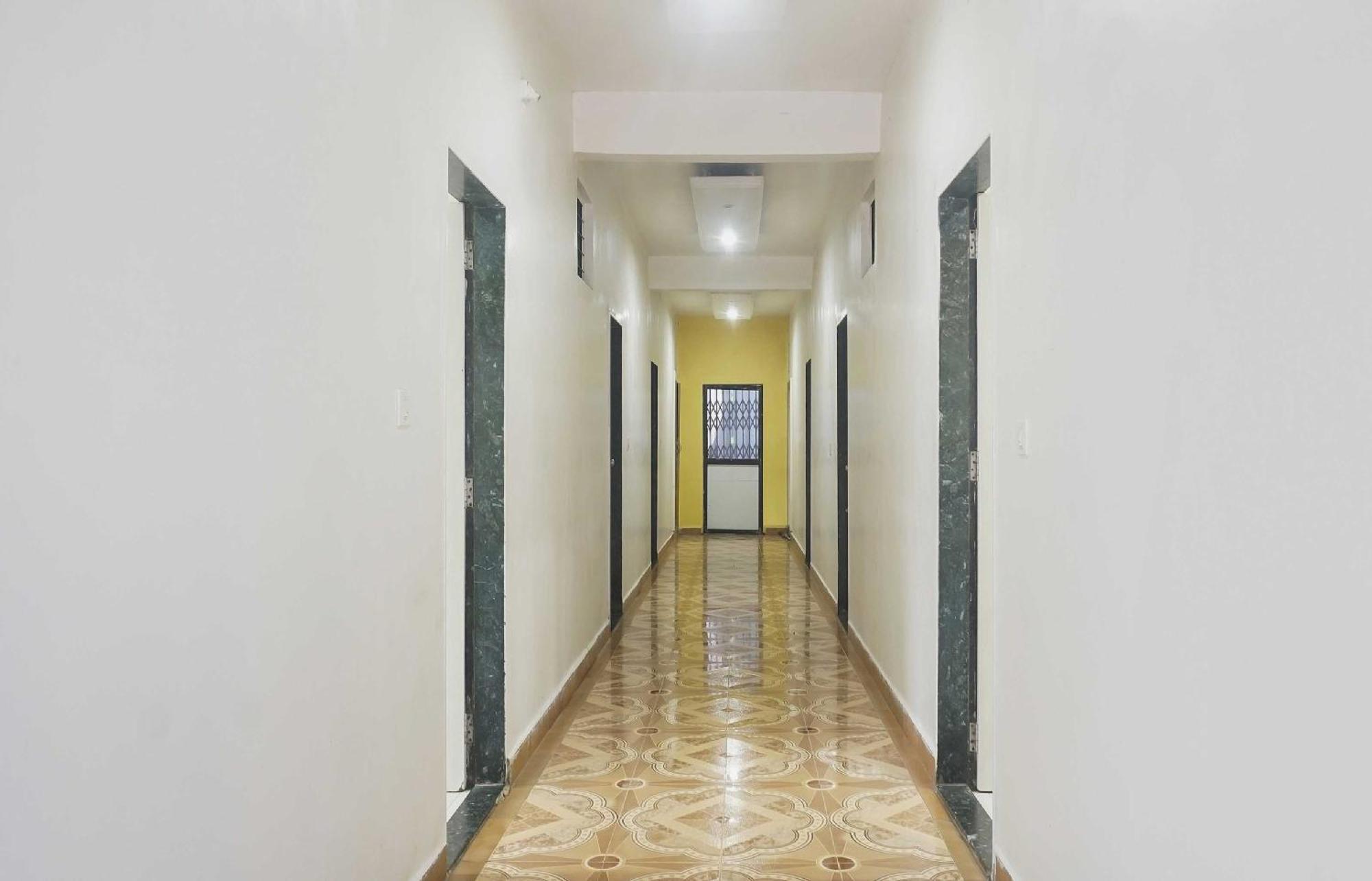 Hotel O Peacock Lodging Kharakvasla Екстериор снимка