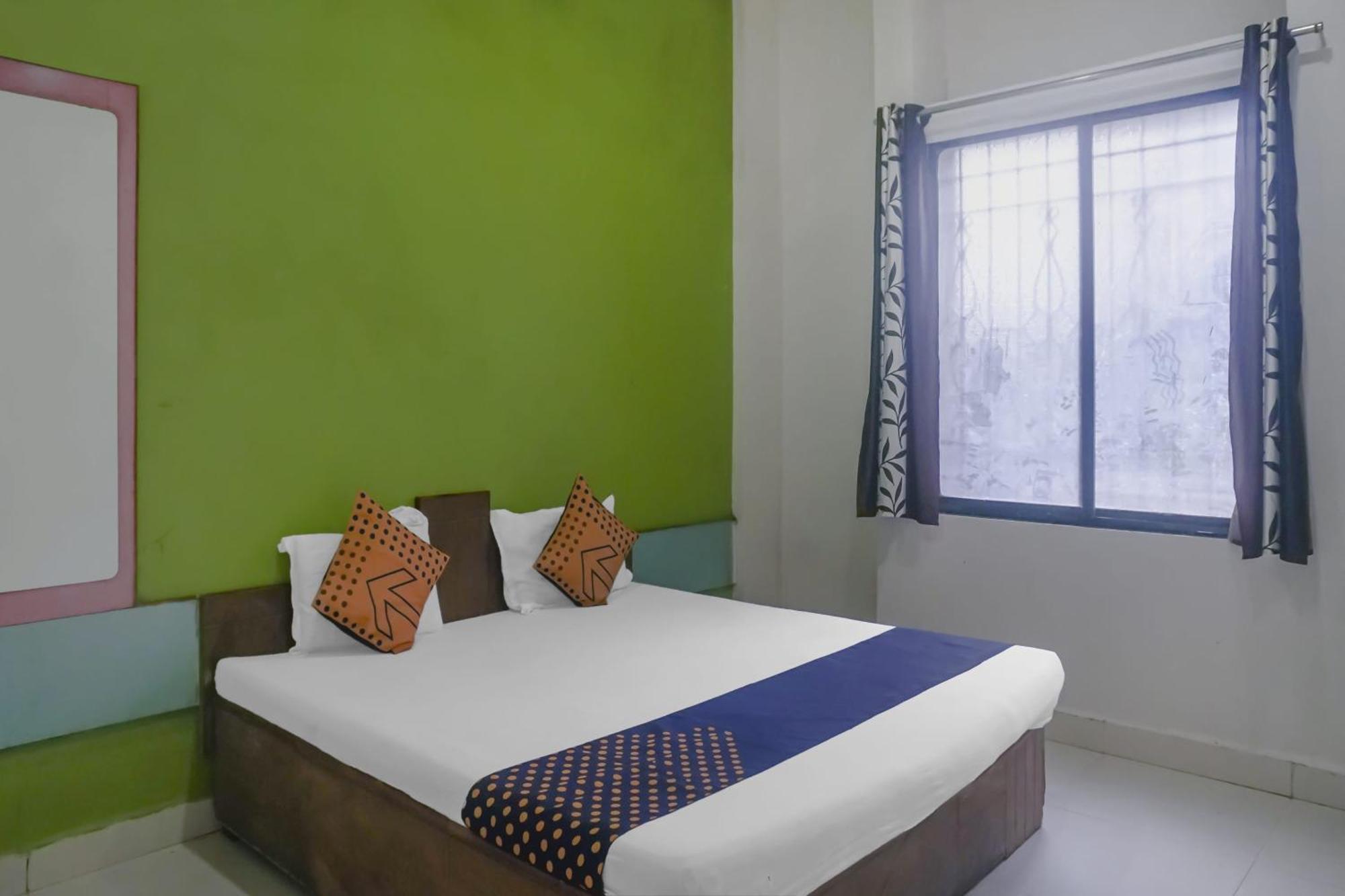 Hotel O Peacock Lodging Kharakvasla Екстериор снимка
