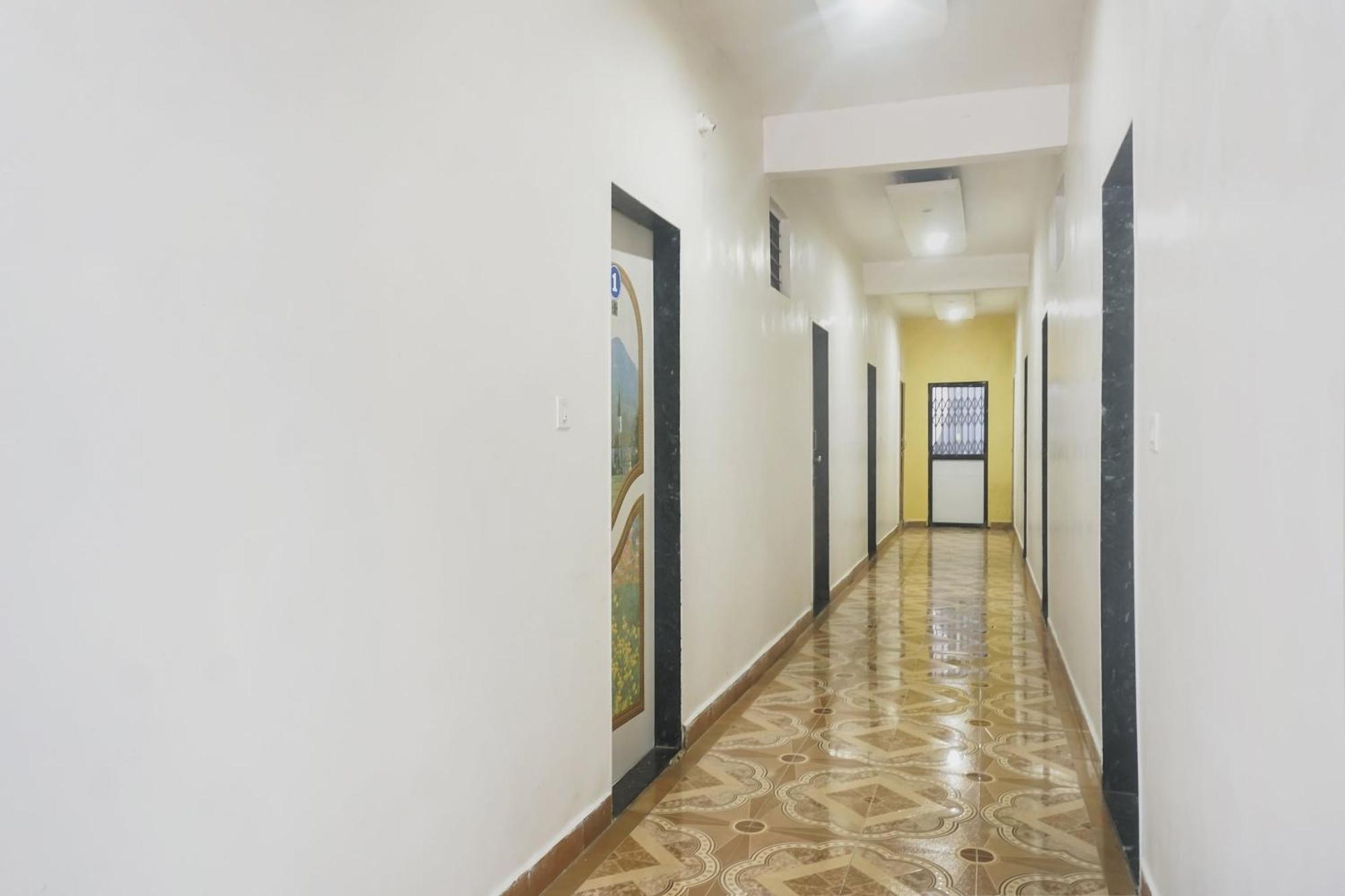 Hotel O Peacock Lodging Kharakvasla Екстериор снимка