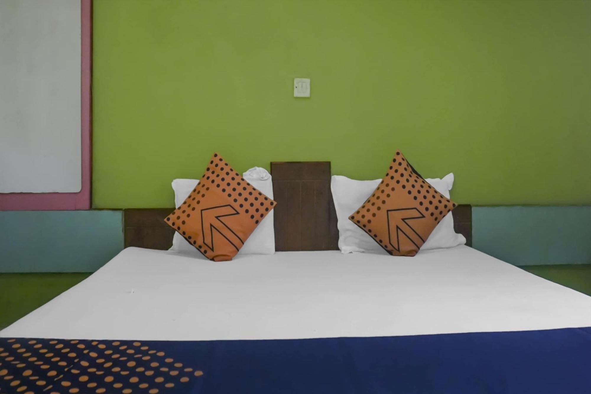 Hotel O Peacock Lodging Kharakvasla Екстериор снимка
