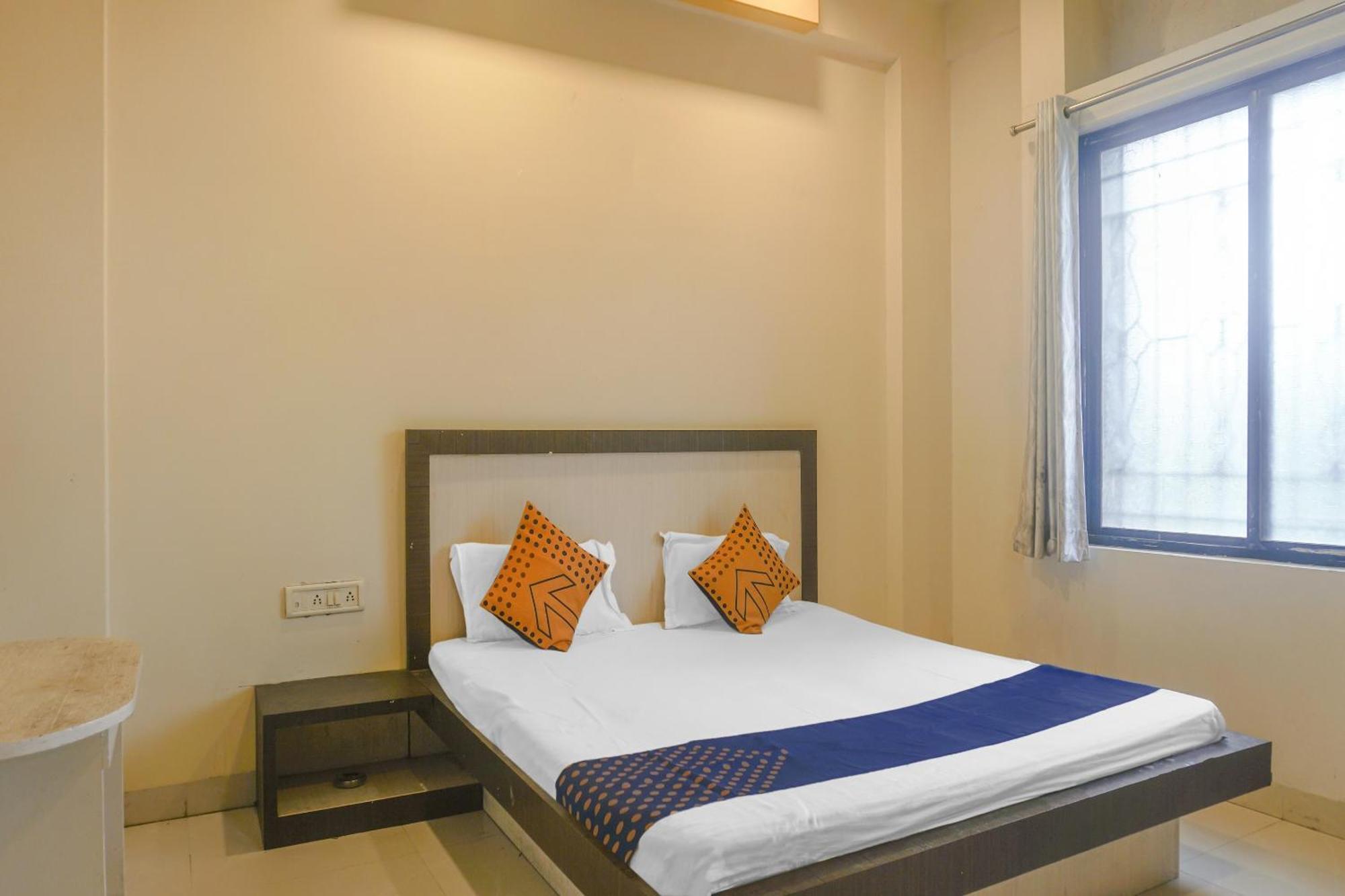 Hotel O Peacock Lodging Kharakvasla Екстериор снимка