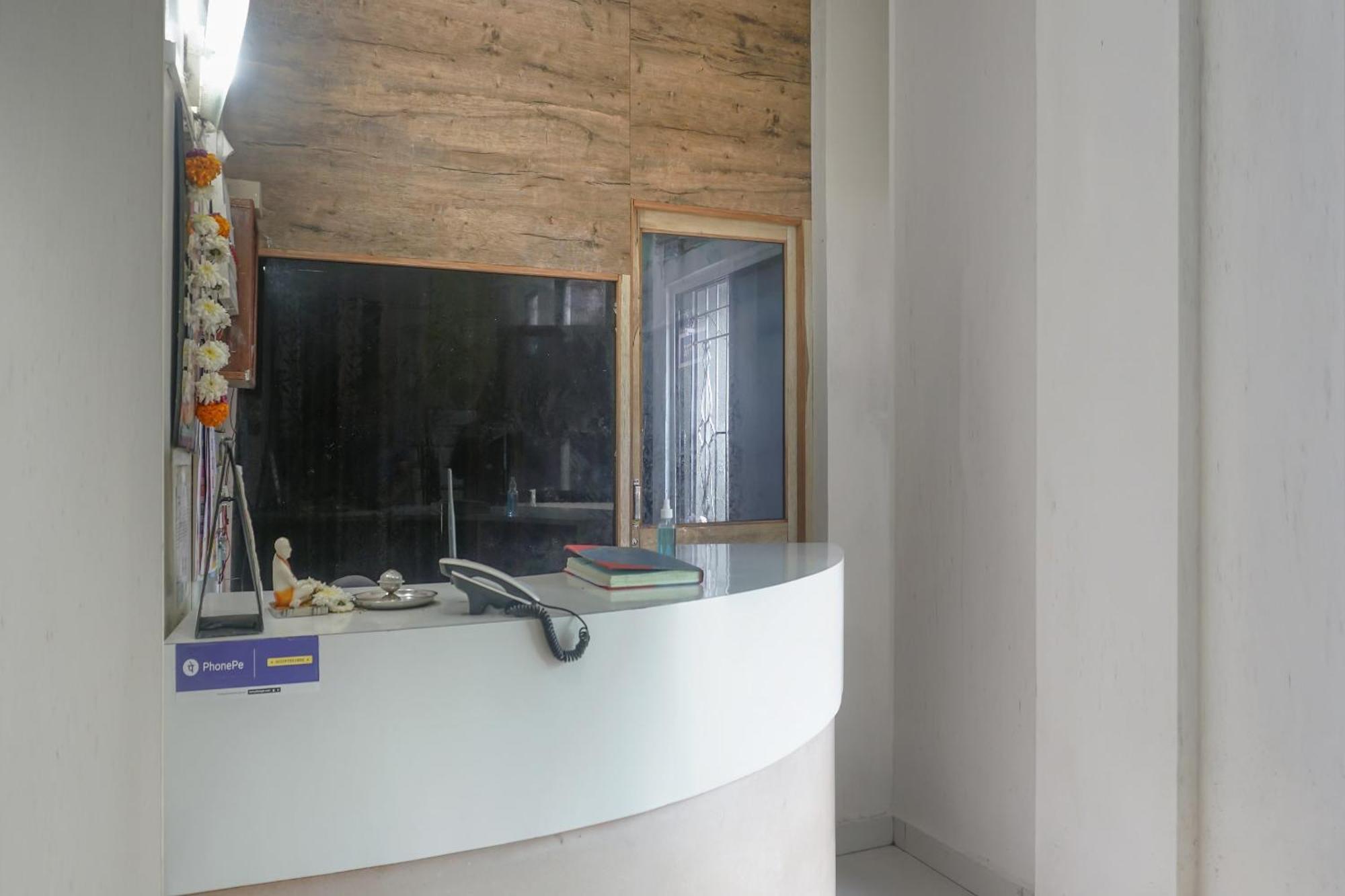 Hotel O Peacock Lodging Kharakvasla Екстериор снимка