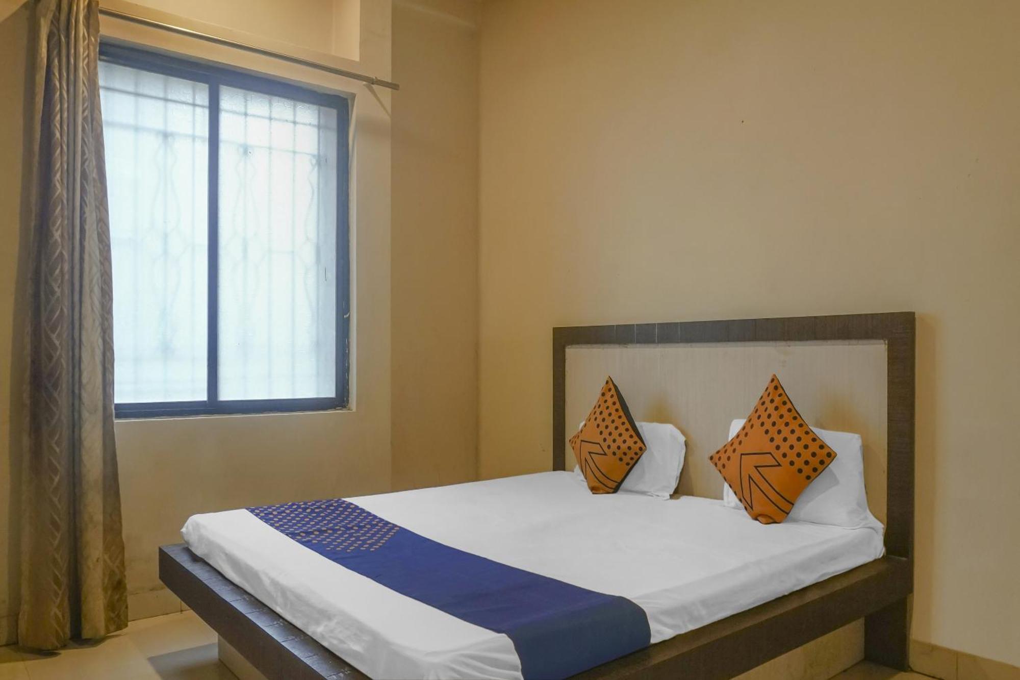 Hotel O Peacock Lodging Kharakvasla Екстериор снимка