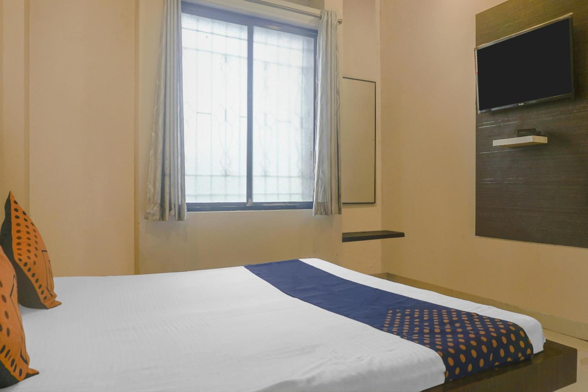 Hotel O Peacock Lodging Kharakvasla Екстериор снимка