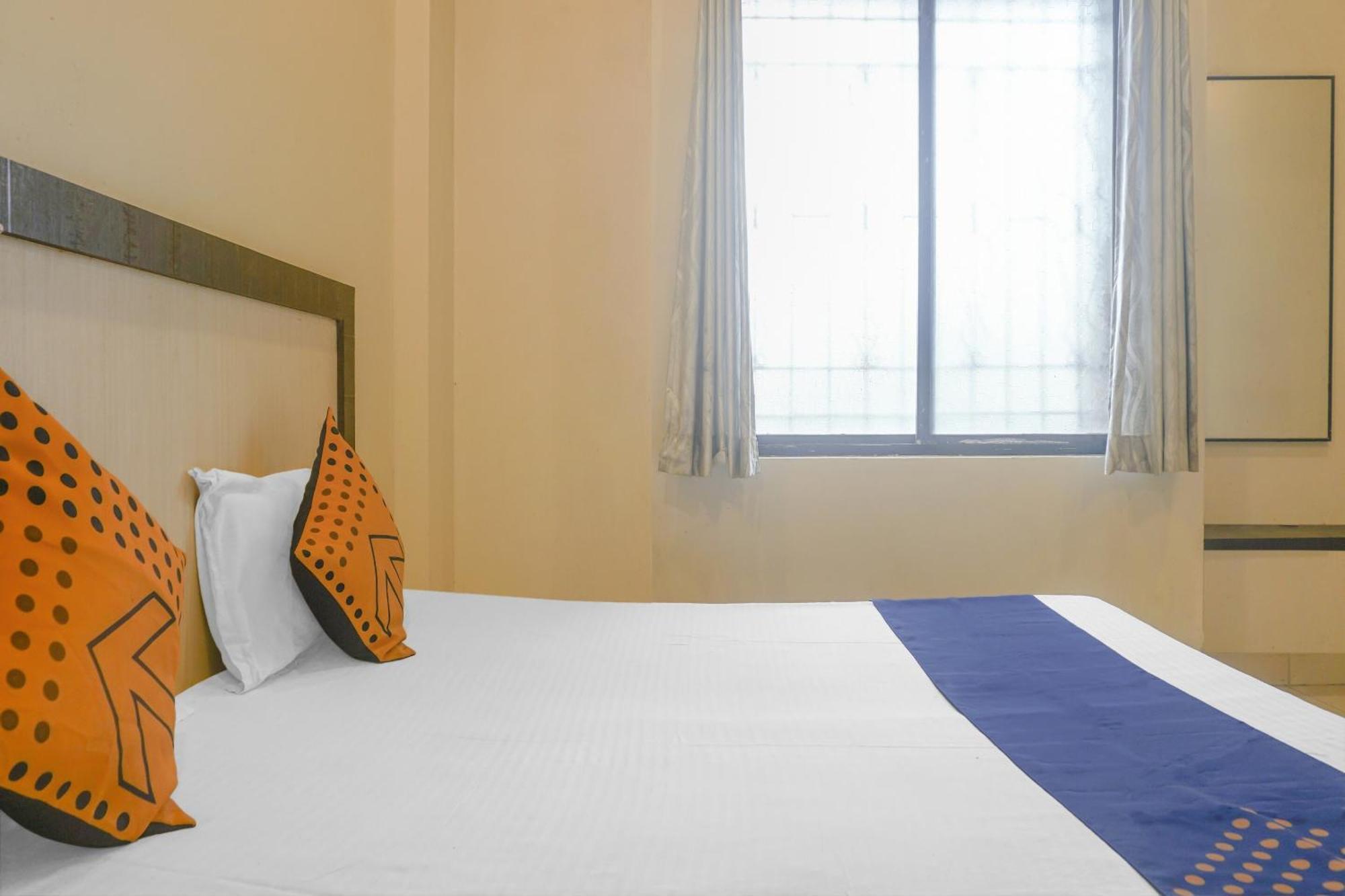 Hotel O Peacock Lodging Kharakvasla Екстериор снимка