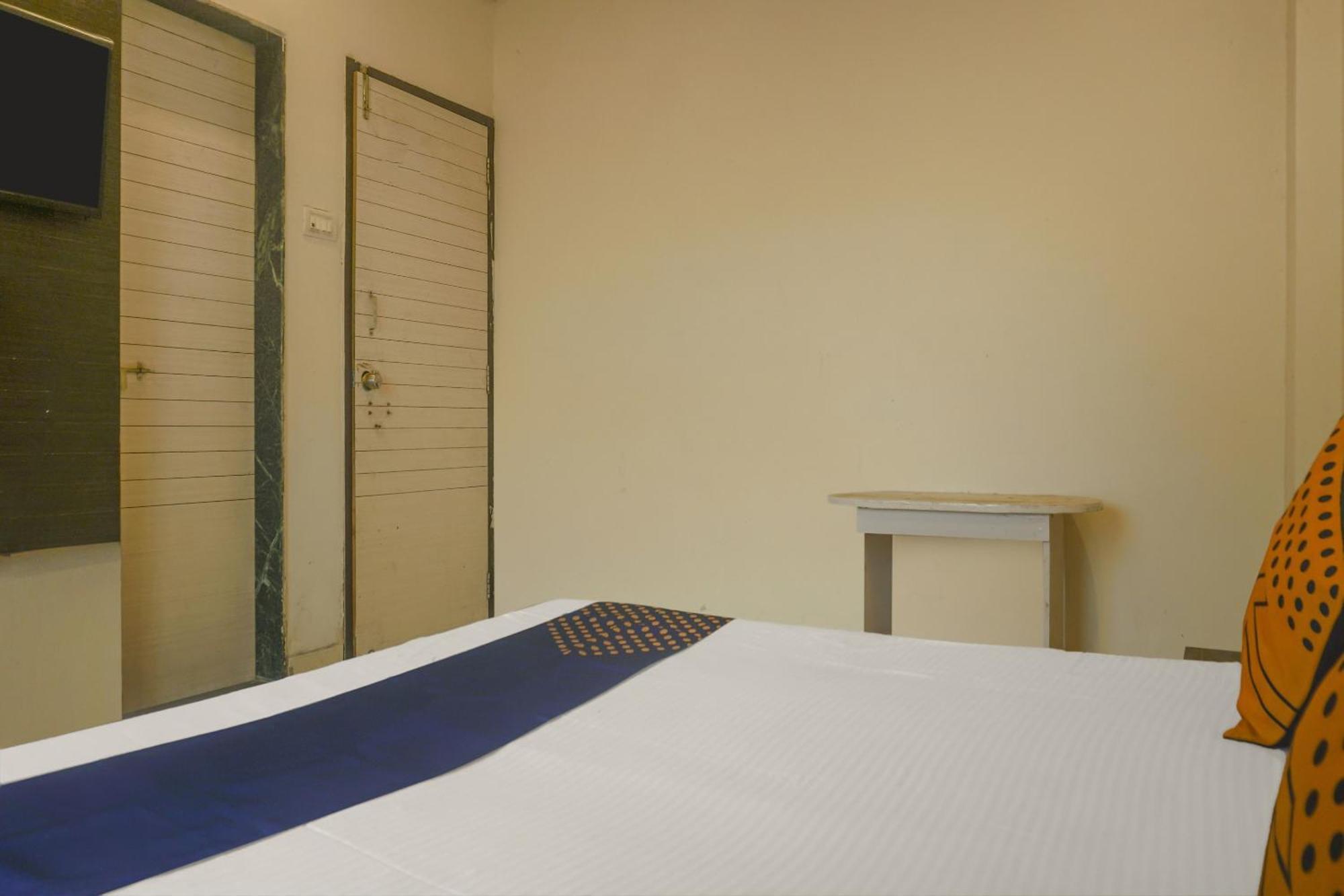 Hotel O Peacock Lodging Kharakvasla Екстериор снимка